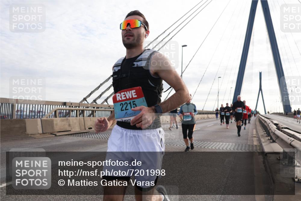 03.10.2024 - Köhlbrandbrückenlauf Matties Gatica Varas http://msf.ph/oto/7201998 03.10.2024 09:30:53 Position 2 2215, 2498 meine-sportfotos.de