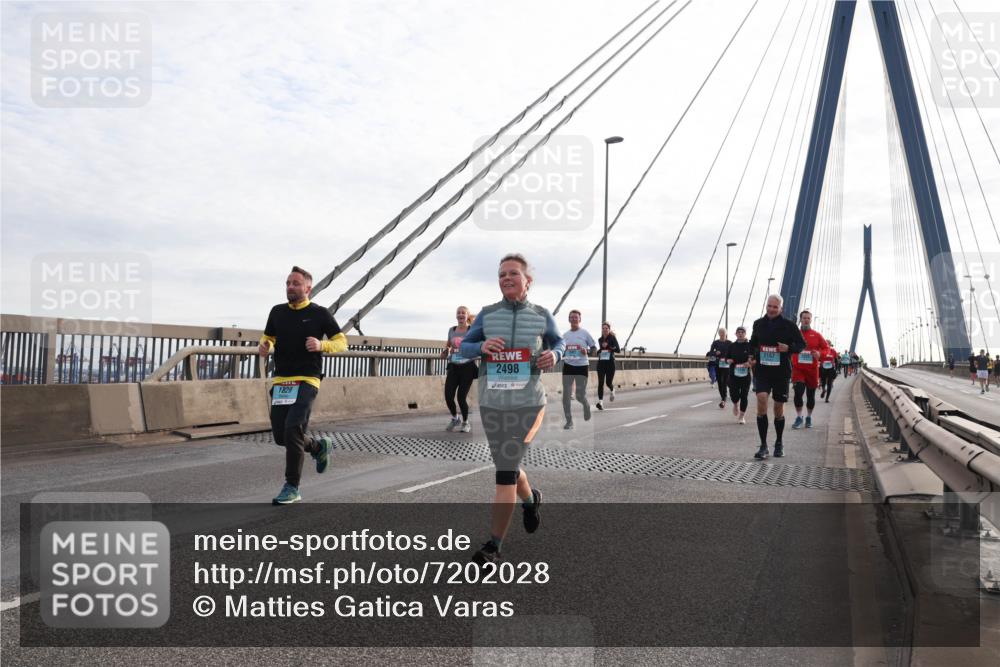 03.10.2024 - Köhlbrandbrückenlauf Matties Gatica Varas http://msf.ph/oto/7202028 03.10.2024 09:30:54 Position 2 1829, 2498, 2157 meine-sportfotos.de