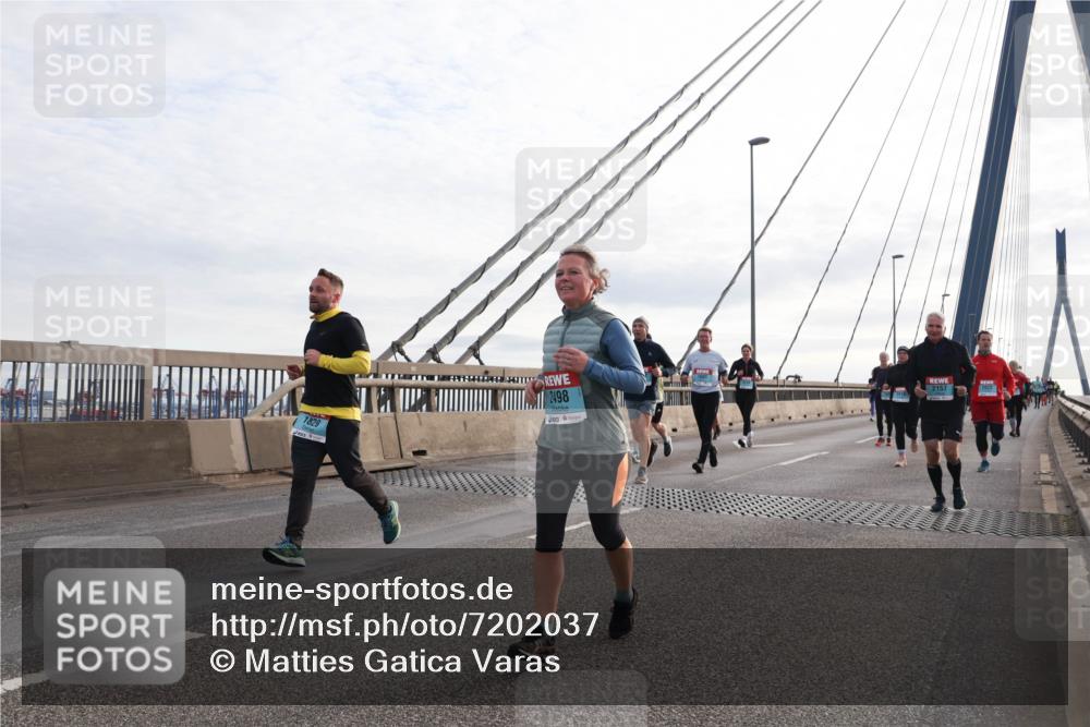 03.10.2024 - Köhlbrandbrückenlauf Matties Gatica Varas http://msf.ph/oto/7202037 03.10.2024 09:30:54 Position 2 2498, 2157 meine-sportfotos.de