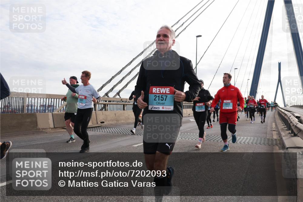 03.10.2024 - Köhlbrandbrückenlauf Matties Gatica Varas http://msf.ph/oto/7202093 03.10.2024 09:30:56 Position 2 2157, 2022, 1601, 1916 meine-sportfotos.de