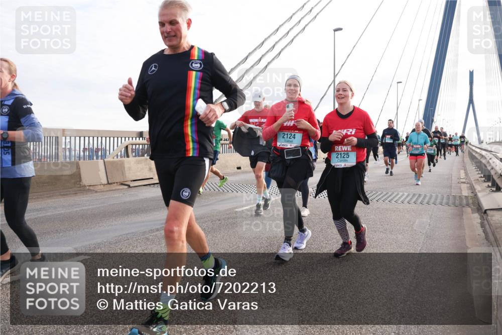 03.10.2024 - Köhlbrandbrückenlauf Matties Gatica Varas http://msf.ph/oto/7202213 03.10.2024 09:31:01 Position 2 2124, 2125 meine-sportfotos.de