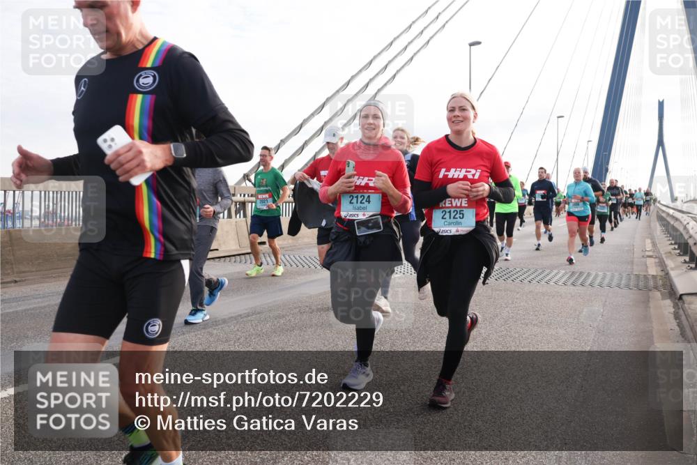 03.10.2024 - Köhlbrandbrückenlauf Matties Gatica Varas http://msf.ph/oto/7202229 03.10.2024 09:31:01 Position 2 2021, 2124, 2125 meine-sportfotos.de
