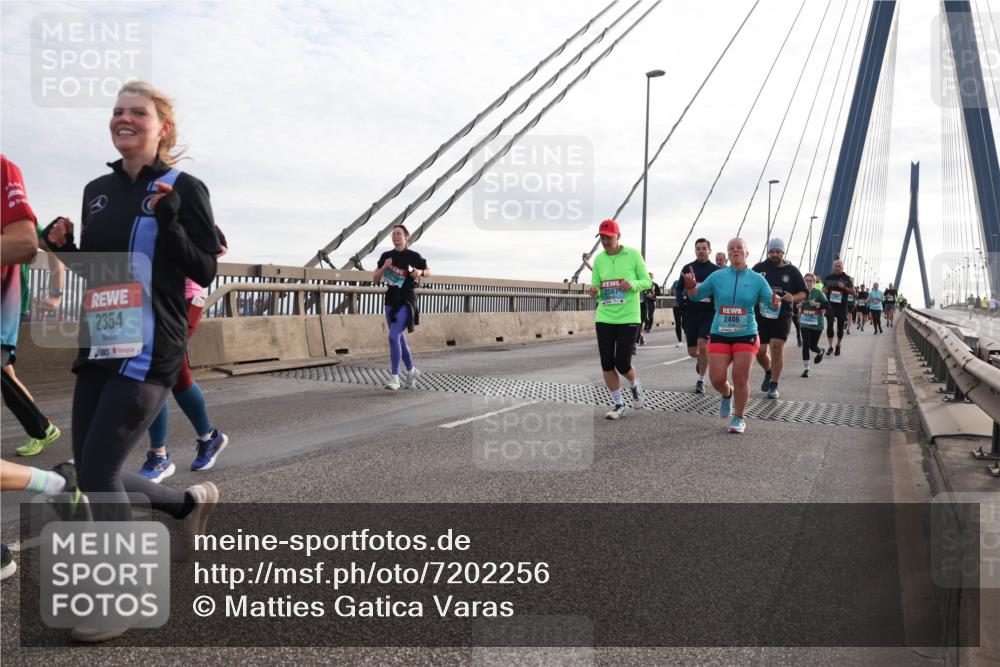 03.10.2024 - Köhlbrandbrückenlauf Matties Gatica Varas http://msf.ph/oto/7202256 03.10.2024 09:31:02 Position 2 2354, 2567, 2406, 1135 meine-sportfotos.de