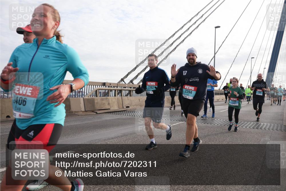 03.10.2024 - Köhlbrandbrückenlauf Matties Gatica Varas http://msf.ph/oto/7202311 03.10.2024 09:31:04 Position 2 2406, 2392, 17, 2394, 281, 1135, 1966 meine-sportfotos.de