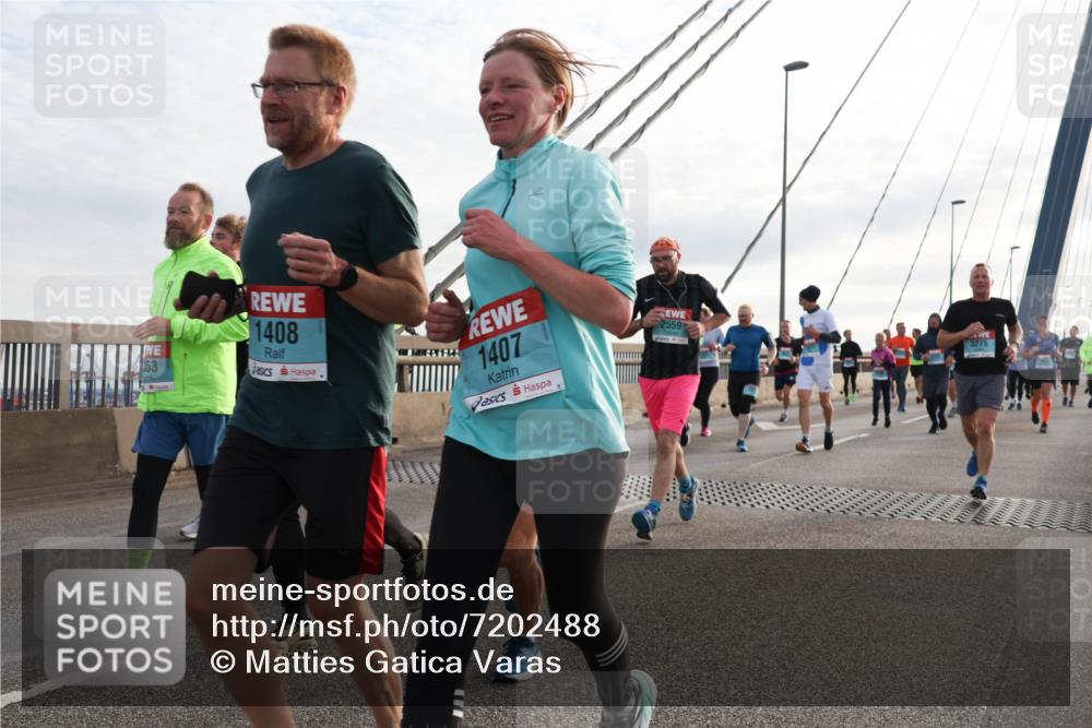 03.10.2024 - Köhlbrandbrückenlauf Matties Gatica Varas http://msf.ph/oto/7202488 03.10.2024 09:31:11 Position 2 63, 1408, 1407, 2559, 3275 meine-sportfotos.de