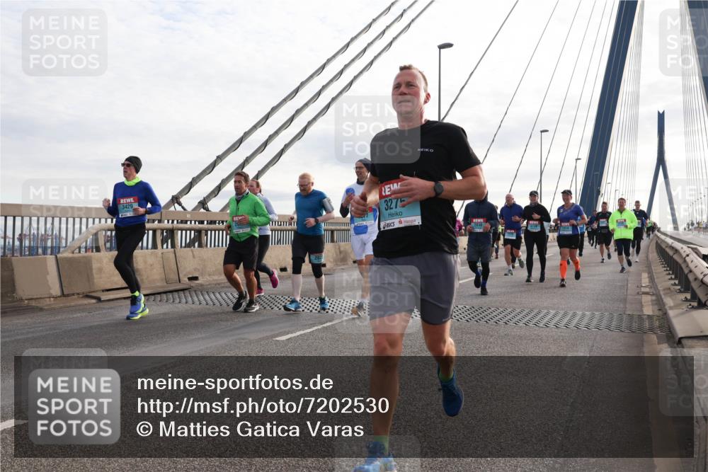 03.10.2024 - Köhlbrandbrückenlauf Matties Gatica Varas http://msf.ph/oto/7202530 03.10.2024 09:31:12 Position 2 3429, 3275, 2830, 3729 meine-sportfotos.de