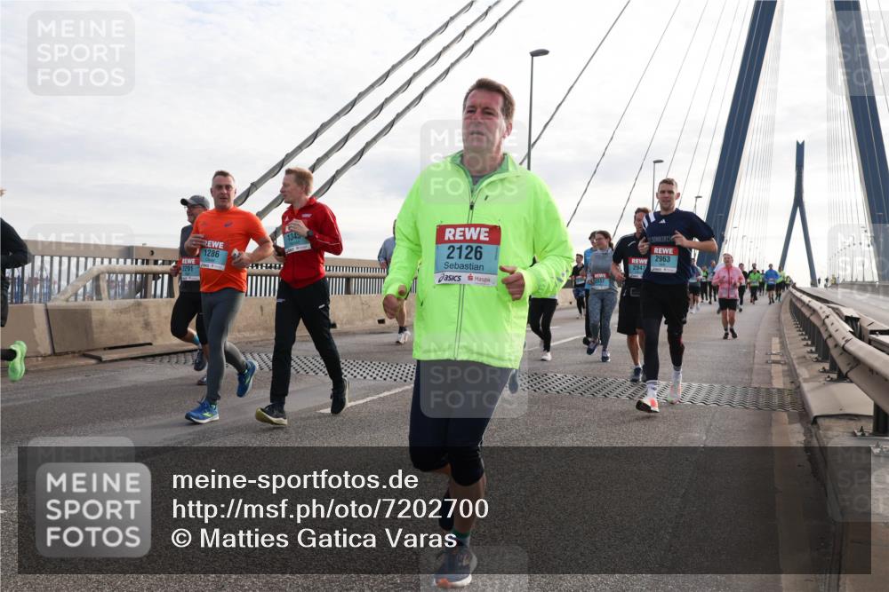 03.10.2024 - Köhlbrandbrückenlauf Matties Gatica Varas http://msf.ph/oto/7202700 03.10.2024 09:31:17 Position 2 2291, 1286, 1345, 2126, 2963, 2947 meine-sportfotos.de