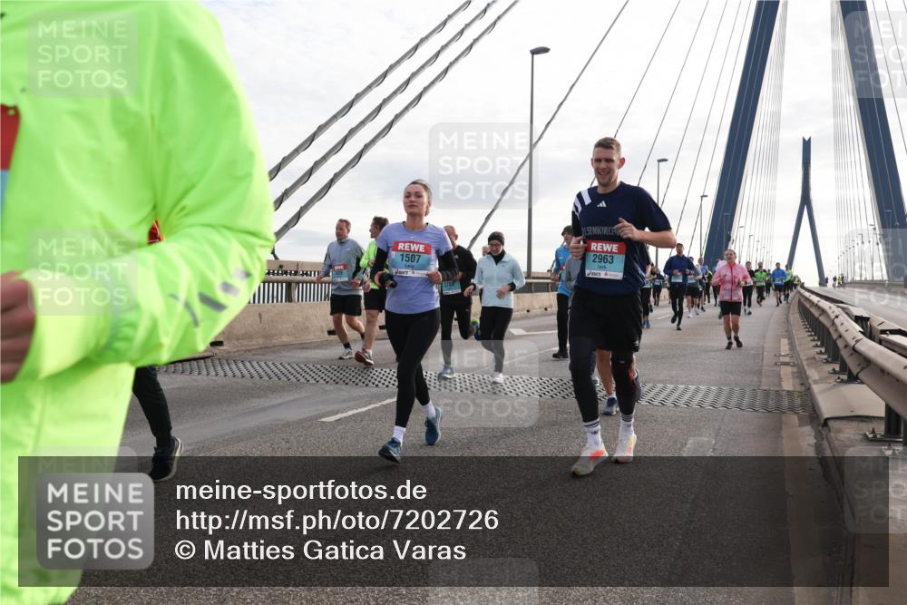 03.10.2024 - Köhlbrandbrückenlauf Matties Gatica Varas http://msf.ph/oto/7202726 03.10.2024 09:31:18 Position 2 1507, 2708, 2963 meine-sportfotos.de