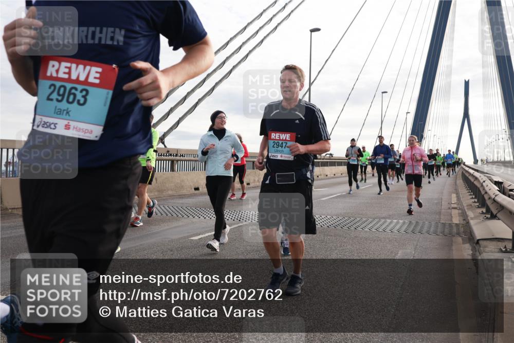 03.10.2024 - Köhlbrandbrückenlauf Matties Gatica Varas http://msf.ph/oto/7202762 03.10.2024 09:31:19 Position 2 2963, 2947 meine-sportfotos.de