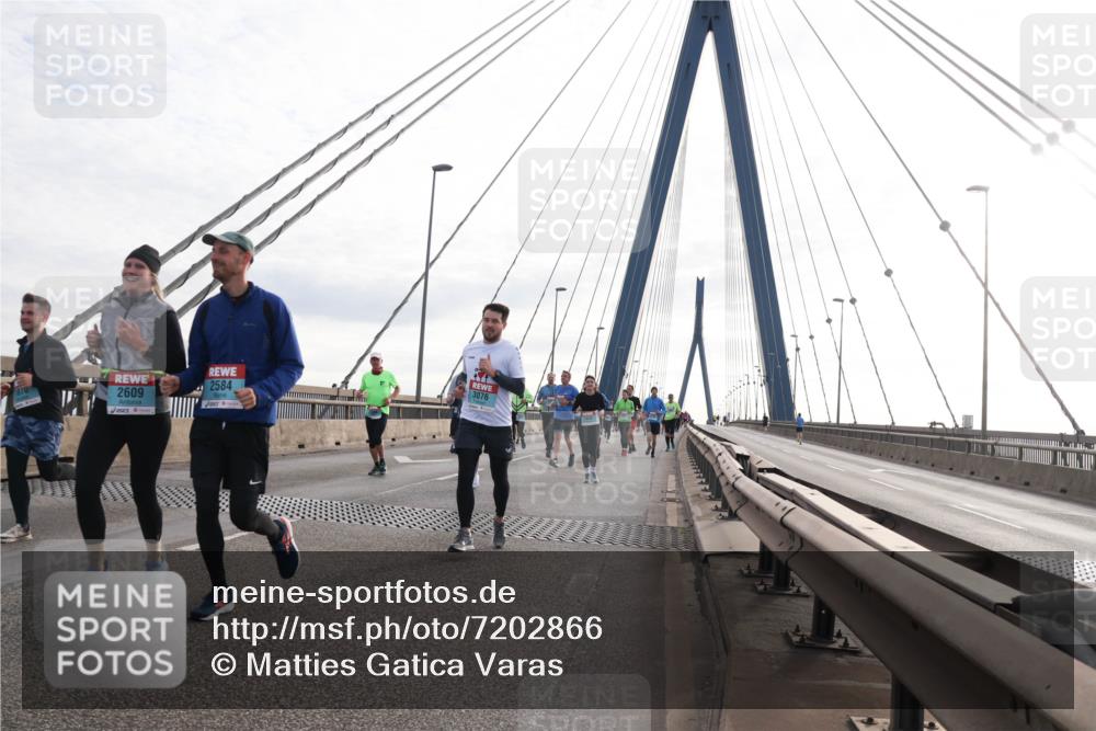 03.10.2024 - Köhlbrandbrückenlauf Matties Gatica Varas http://msf.ph/oto/7202866 03.10.2024 09:31:23 Position 2 1870, 2584, 3076, 2609 meine-sportfotos.de