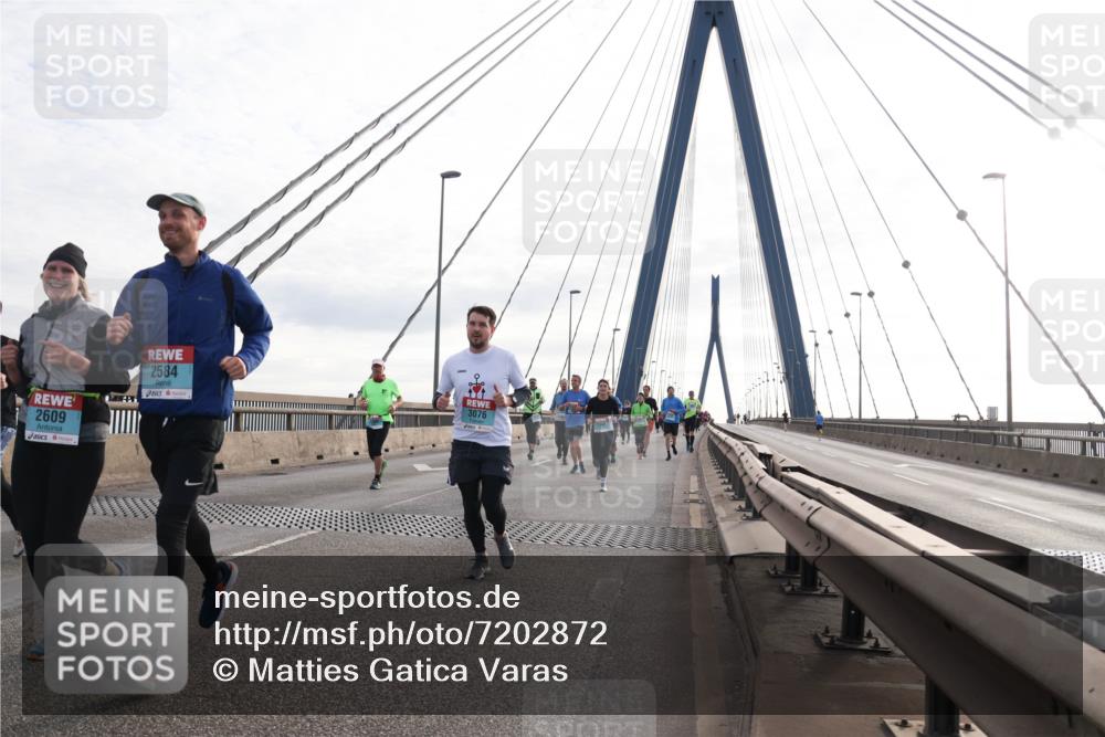 03.10.2024 - Köhlbrandbrückenlauf Matties Gatica Varas http://msf.ph/oto/7202872 03.10.2024 09:31:23 Position 2 2609, 2584, 3076 meine-sportfotos.de