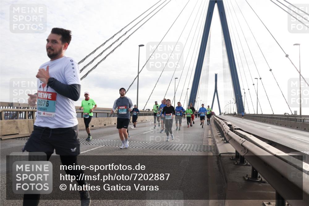 03.10.2024 - Köhlbrandbrückenlauf Matties Gatica Varas http://msf.ph/oto/7202887 03.10.2024 09:31:24 Position 2 3076, 2387 meine-sportfotos.de