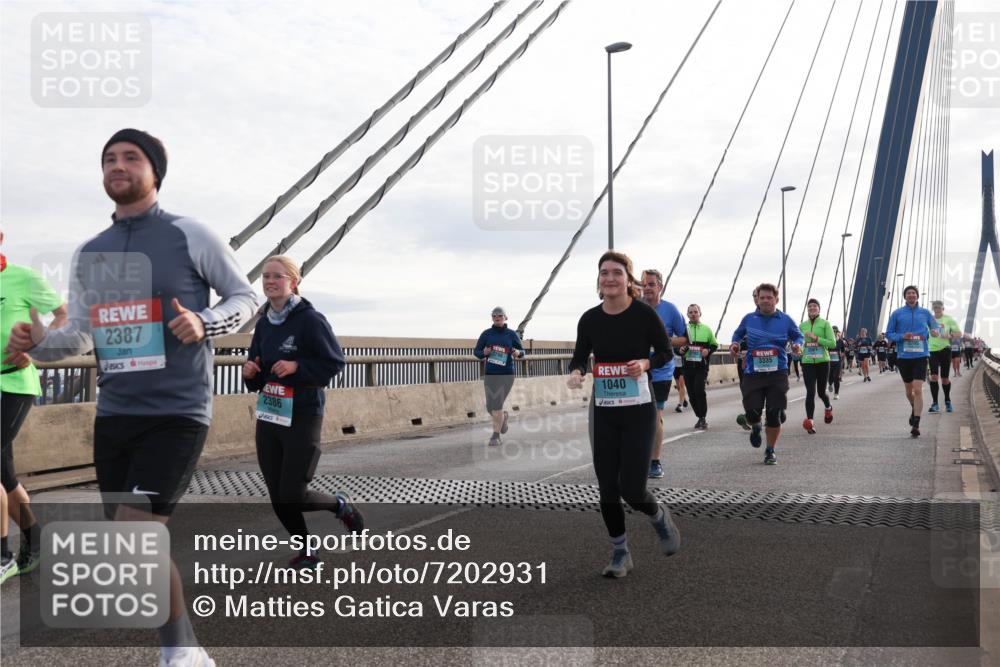 03.10.2024 - Köhlbrandbrückenlauf Matties Gatica Varas http://msf.ph/oto/7202931 03.10.2024 09:31:26 Position 2 2387, 2386, 1040 meine-sportfotos.de