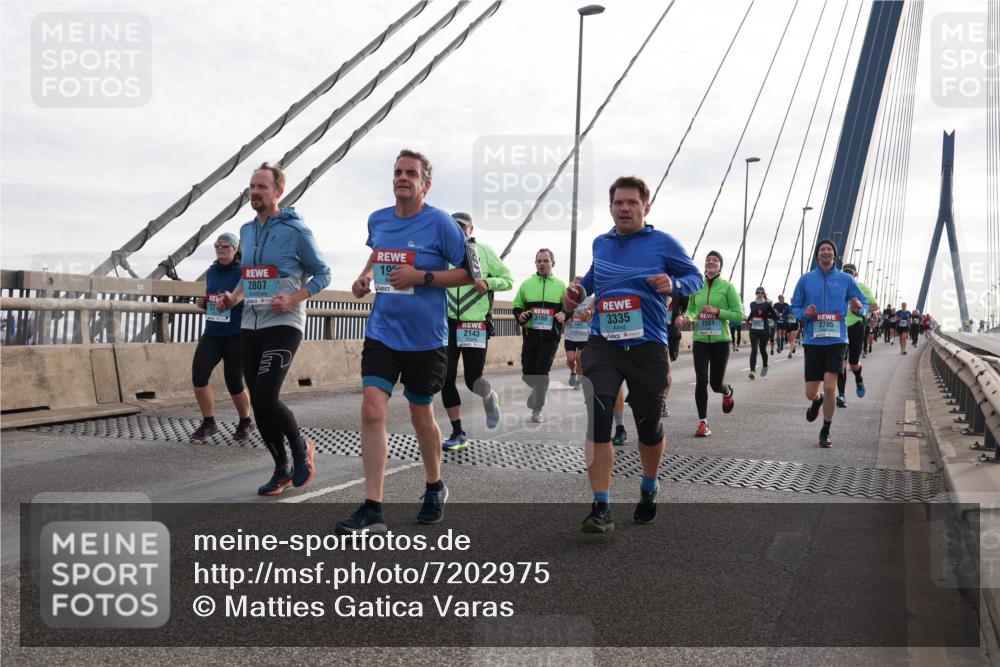 03.10.2024 - Köhlbrandbrückenlauf Matties Gatica Varas http://msf.ph/oto/7202975 03.10.2024 09:31:27 Position 2 10, 2807, 2705, 2143, 3160, 3335, 2561 meine-sportfotos.de