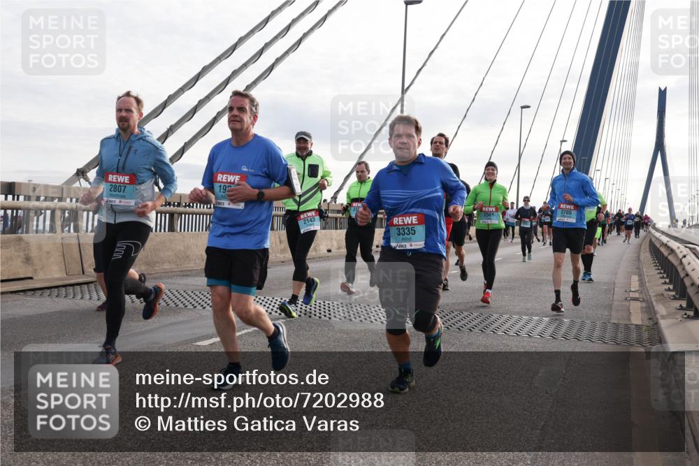 03.10.2024 - Köhlbrandbrückenlauf Matties Gatica Varas http://msf.ph/oto/7202988 03.10.2024 09:31:27 Position 2 2807, 192, 2143, 3335, 2705, 2561 meine-sportfotos.de