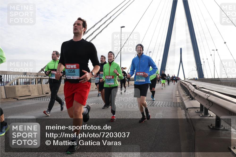 03.10.2024 - Köhlbrandbrückenlauf Matties Gatica Varas http://msf.ph/oto/7203037 03.10.2024 09:31:29 Position 2 1356, 3160, 2561, 2705 meine-sportfotos.de