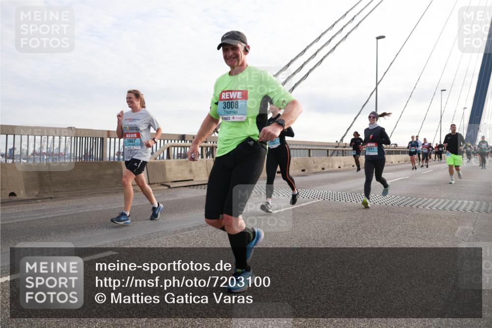 03.10.2024 - Köhlbrandbrückenlauf Matties Gatica Varas http://msf.ph/oto/7203100 03.10.2024 09:31:31 Position 2 1007, 3008, 3261 meine-sportfotos.de