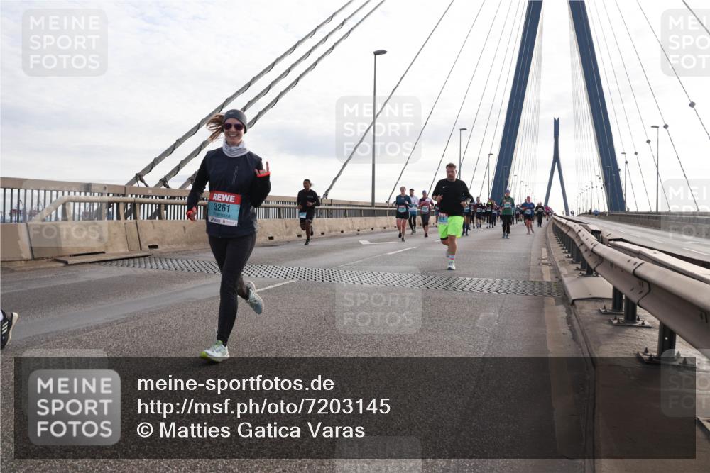 03.10.2024 - Köhlbrandbrückenlauf Matties Gatica Varas http://msf.ph/oto/7203145 03.10.2024 09:31:33 Position 2 3261 meine-sportfotos.de