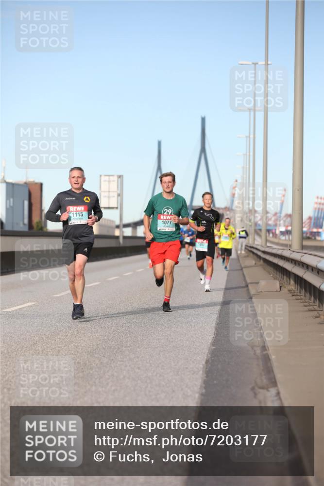 03.10.2024 - Köhlbrandbrückenlauf Fuchs,  Jonas http://msf.ph/oto/7203177 03.10.2024 09:40:27 Position 3 1115, 29, 1077, 1057 meine-sportfotos.de