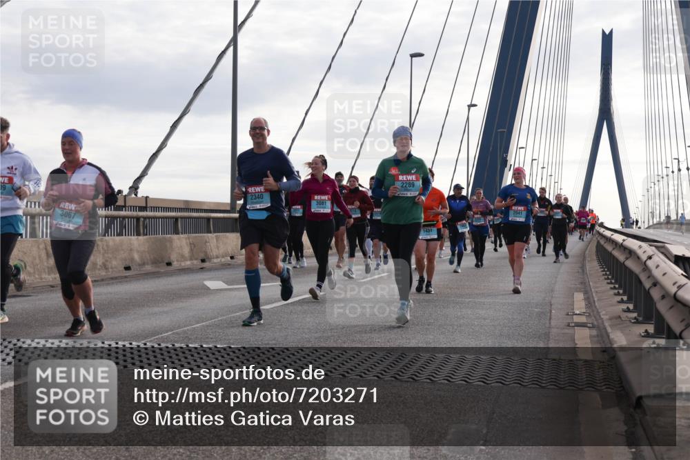 03.10.2024 - Köhlbrandbrückenlauf Matties Gatica Varas http://msf.ph/oto/7203271 03.10.2024 09:31:37 Position 2 09, 3067, 2340, 3081, 2011, 2289, 1431, 2041 meine-sportfotos.de