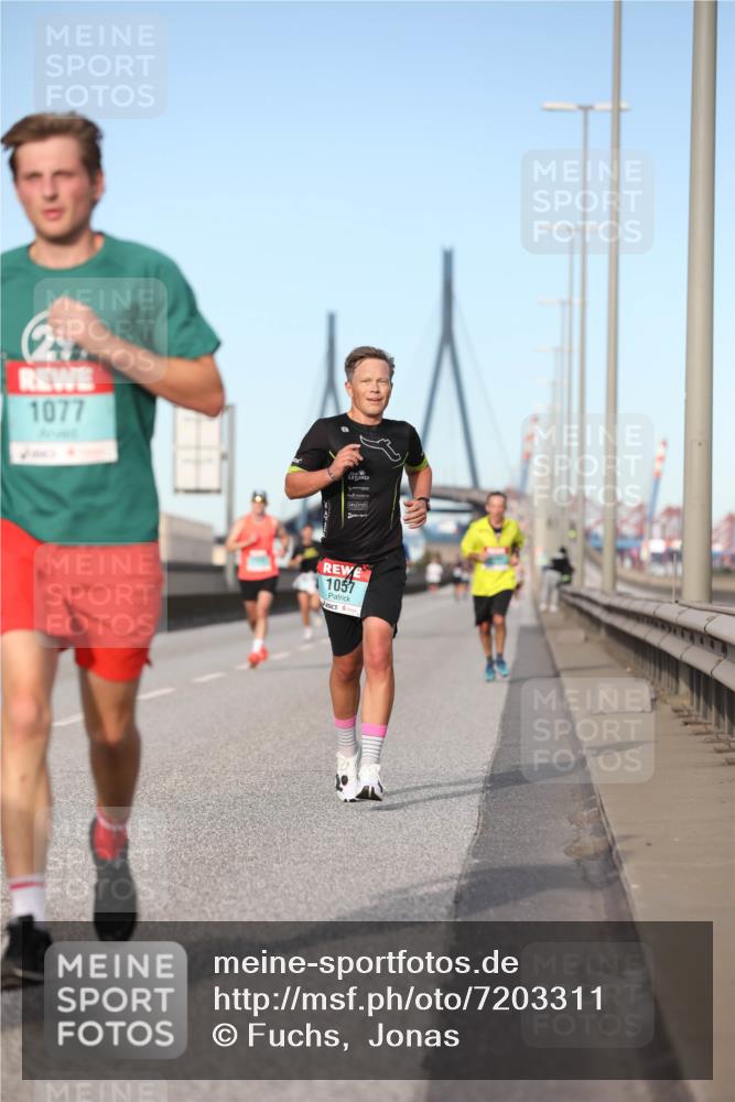03.10.2024 - Köhlbrandbrückenlauf Fuchs,  Jonas http://msf.ph/oto/7203311 03.10.2024 09:40:30 Position 3 29, 1077, 1057 meine-sportfotos.de