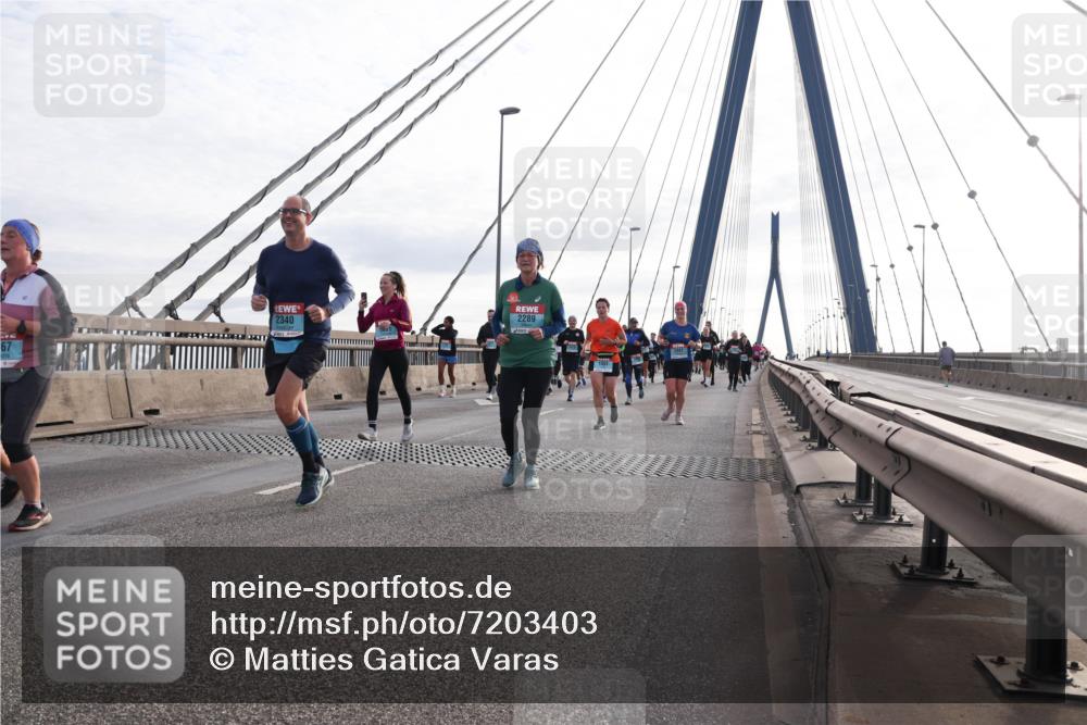 03.10.2024 - Köhlbrandbrückenlauf Matties Gatica Varas http://msf.ph/oto/7203403 03.10.2024 09:31:38 Position 2 67, 2289, 2340 meine-sportfotos.de