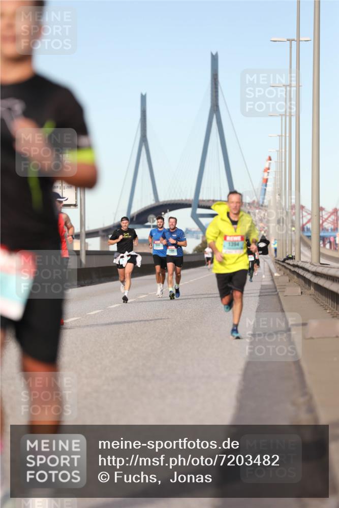 03.10.2024 - Köhlbrandbrückenlauf Fuchs,  Jonas http://msf.ph/oto/7203482 03.10.2024 09:40:32 Position 3 1082, 1405, 1394 meine-sportfotos.de