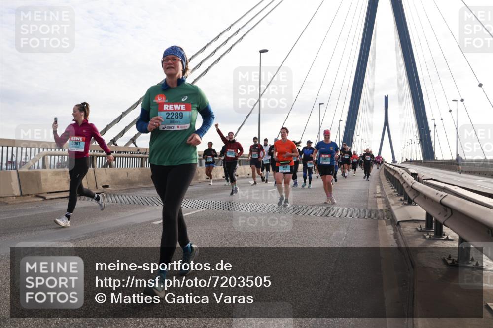 03.10.2024 - Köhlbrandbrückenlauf Matties Gatica Varas http://msf.ph/oto/7203505 03.10.2024 09:31:40 Position 2 3081, 2289, 1431, 2041 meine-sportfotos.de