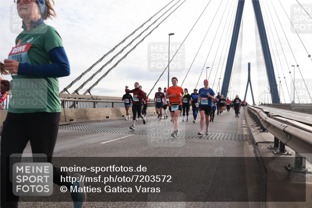 03.10.2024 - Köhlbrandbrückenlauf Matties Gatica Varas http://msf.ph/oto/7203572 03.10.2024 09:31:40 Position 2 2289, 1431, 2041 meine-sportfotos.de
