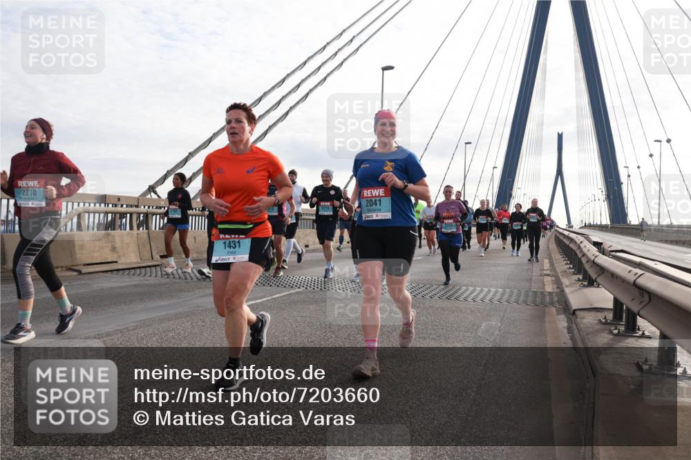03.10.2024 - Köhlbrandbrückenlauf Matties Gatica Varas http://msf.ph/oto/7203660 03.10.2024 09:31:42 Position 2 2210, 2797, 16, 1431, 2310, 2041 meine-sportfotos.de