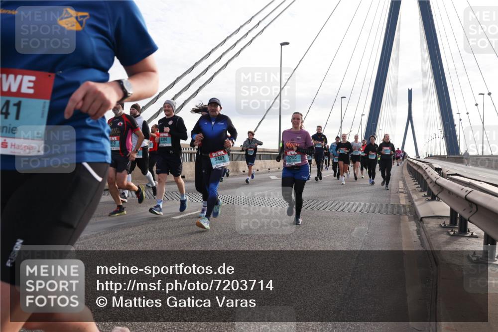 03.10.2024 - Köhlbrandbrückenlauf Matties Gatica Varas http://msf.ph/oto/7203714 03.10.2024 09:31:43 Position 2 41, 2310, 010, 2402, 2255 meine-sportfotos.de
