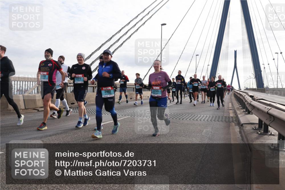 03.10.2024 - Köhlbrandbrückenlauf Matties Gatica Varas http://msf.ph/oto/7203731 03.10.2024 09:31:43 Position 2 2010, 2310, 2402, 2255 meine-sportfotos.de