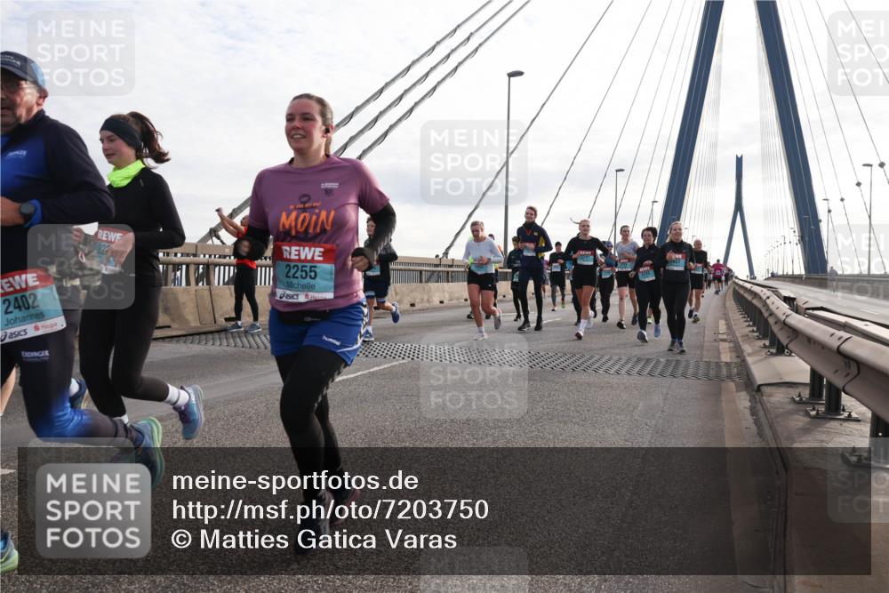 03.10.2024 - Köhlbrandbrückenlauf Matties Gatica Varas http://msf.ph/oto/7203750 03.10.2024 09:31:44 Position 2 2402, 227, 2255 meine-sportfotos.de