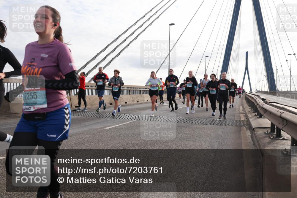 03.10.2024 - Köhlbrandbrückenlauf Matties Gatica Varas http://msf.ph/oto/7203761 03.10.2024 09:31:44 Position 2 11, 2255, 2241, 1657, 2133, 2796 meine-sportfotos.de