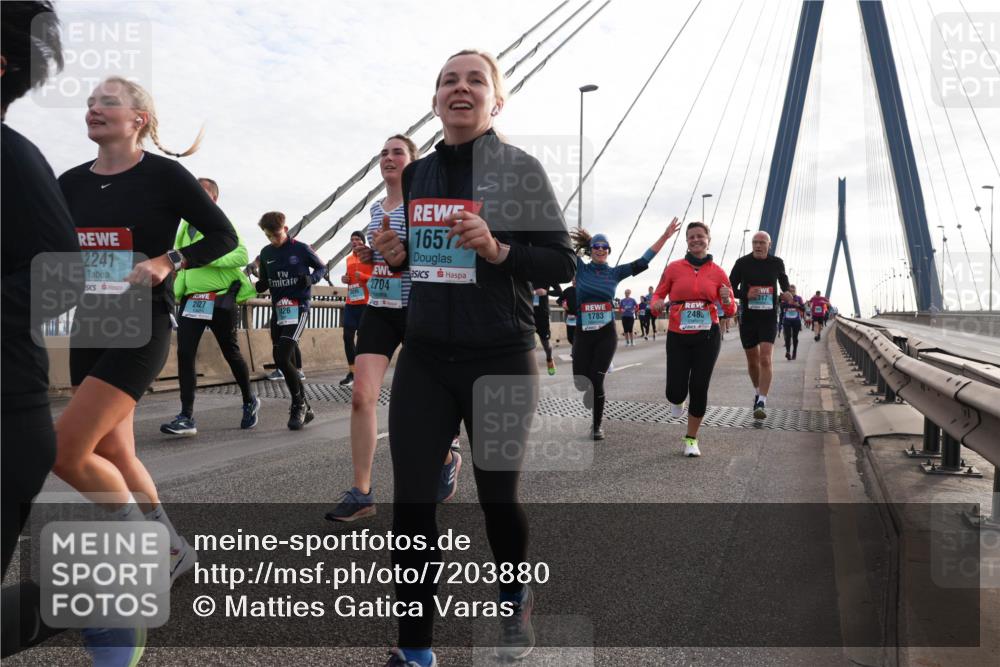 03.10.2024 - Köhlbrandbrückenlauf Matties Gatica Varas http://msf.ph/oto/7203880 03.10.2024 09:31:47 Position 2 2241, 1657, 2704, 2427, 1426, 317, 1783, 2485 meine-sportfotos.de
