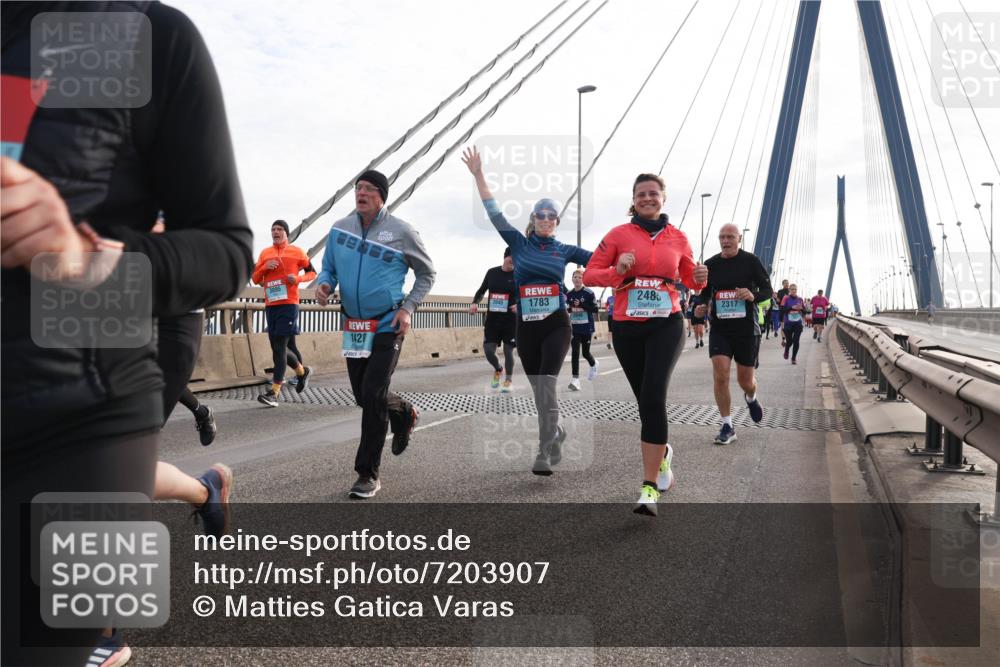 03.10.2024 - Köhlbrandbrückenlauf Matties Gatica Varas http://msf.ph/oto/7203907 03.10.2024 09:31:47 Position 2 3095, 1428, 2485, 2045, 1783, 2317 meine-sportfotos.de