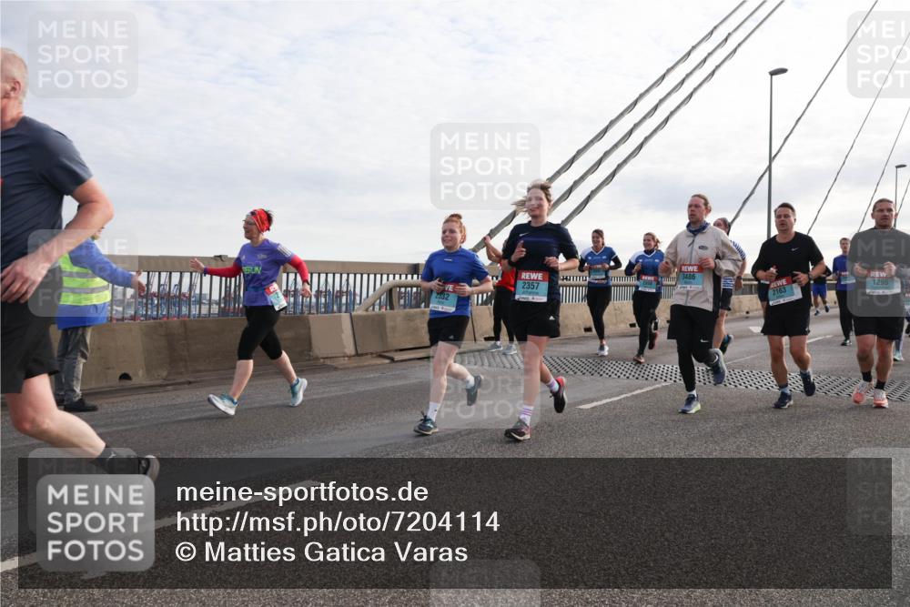 03.10.2024 - Köhlbrandbrückenlauf Matties Gatica Varas http://msf.ph/oto/7204114 03.10.2024 09:31:54 Position 2 3486, 2357, 2332, 2163, 1295 meine-sportfotos.de