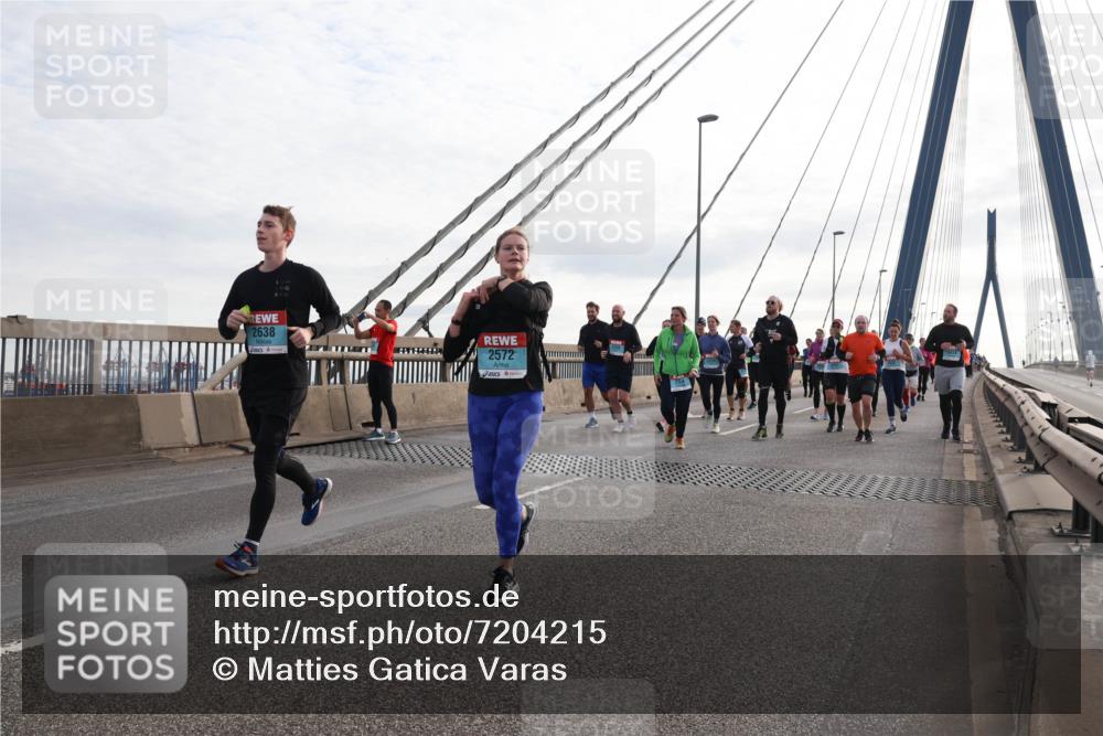 03.10.2024 - Köhlbrandbrückenlauf Matties Gatica Varas http://msf.ph/oto/7204215 03.10.2024 09:31:58 Position 2 2638, 2572 meine-sportfotos.de