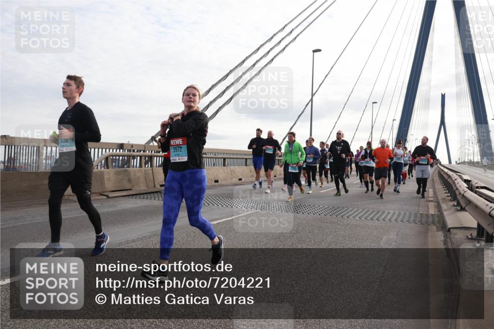 03.10.2024 - Köhlbrandbrückenlauf Matties Gatica Varas http://msf.ph/oto/7204221 03.10.2024 09:31:58 Position 2 2638, 2572 meine-sportfotos.de