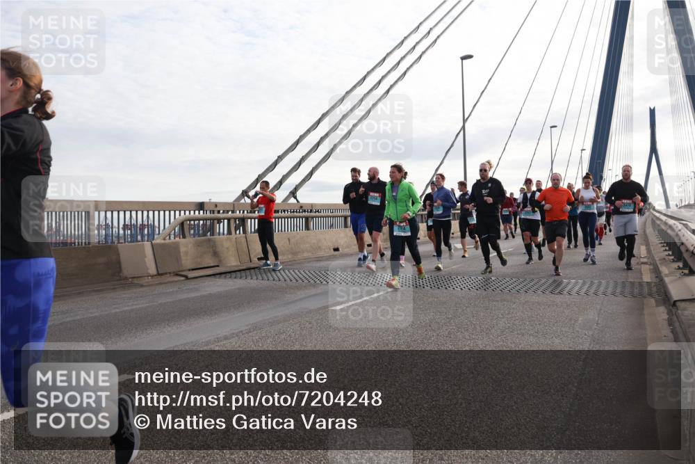 03.10.2024 - Köhlbrandbrückenlauf Matties Gatica Varas http://msf.ph/oto/7204248 03.10.2024 09:31:59 Position 2 2258, 3474 meine-sportfotos.de