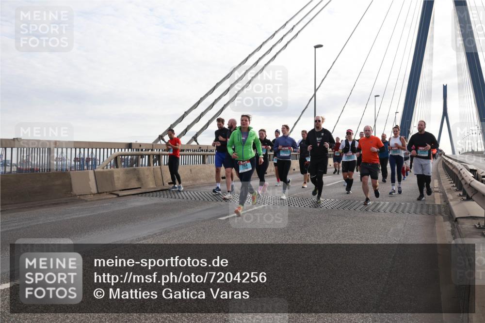 03.10.2024 - Köhlbrandbrückenlauf Matties Gatica Varas http://msf.ph/oto/7204256 03.10.2024 09:32:00 Position 2 2228, 3474 meine-sportfotos.de