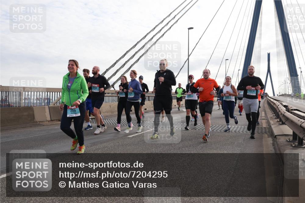 03.10.2024 - Köhlbrandbrückenlauf Matties Gatica Varas http://msf.ph/oto/7204295 03.10.2024 09:32:01 Position 2 25, 2258, 2647, 2228, 2267, 3474 meine-sportfotos.de