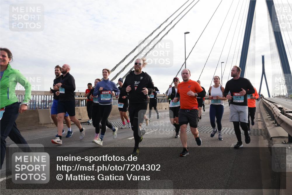03.10.2024 - Köhlbrandbrückenlauf Matties Gatica Varas http://msf.ph/oto/7204302 03.10.2024 09:32:01 Position 2 2228, 2267, 00, 3474, 3532 meine-sportfotos.de