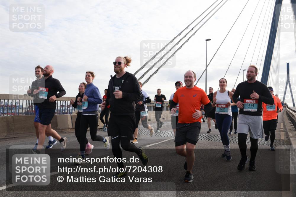 03.10.2024 - Köhlbrandbrückenlauf Matties Gatica Varas http://msf.ph/oto/7204308 03.10.2024 09:32:01 Position 2 2258, 1228, 2647, 3474, 2615, 3532, 3152 meine-sportfotos.de