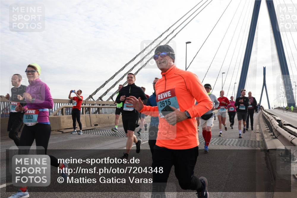 03.10.2024 - Köhlbrandbrückenlauf Matties Gatica Varas http://msf.ph/oto/7204348 03.10.2024 09:32:03 Position 2 3450, 2353, 2000, 2615 meine-sportfotos.de