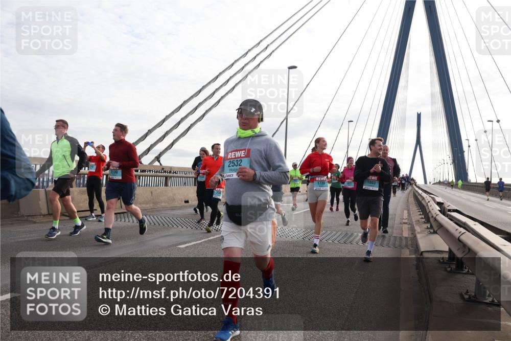 03.10.2024 - Köhlbrandbrückenlauf Matties Gatica Varas http://msf.ph/oto/7204391 03.10.2024 09:32:04 Position 2 2130, 2532, 1739, 1803 meine-sportfotos.de