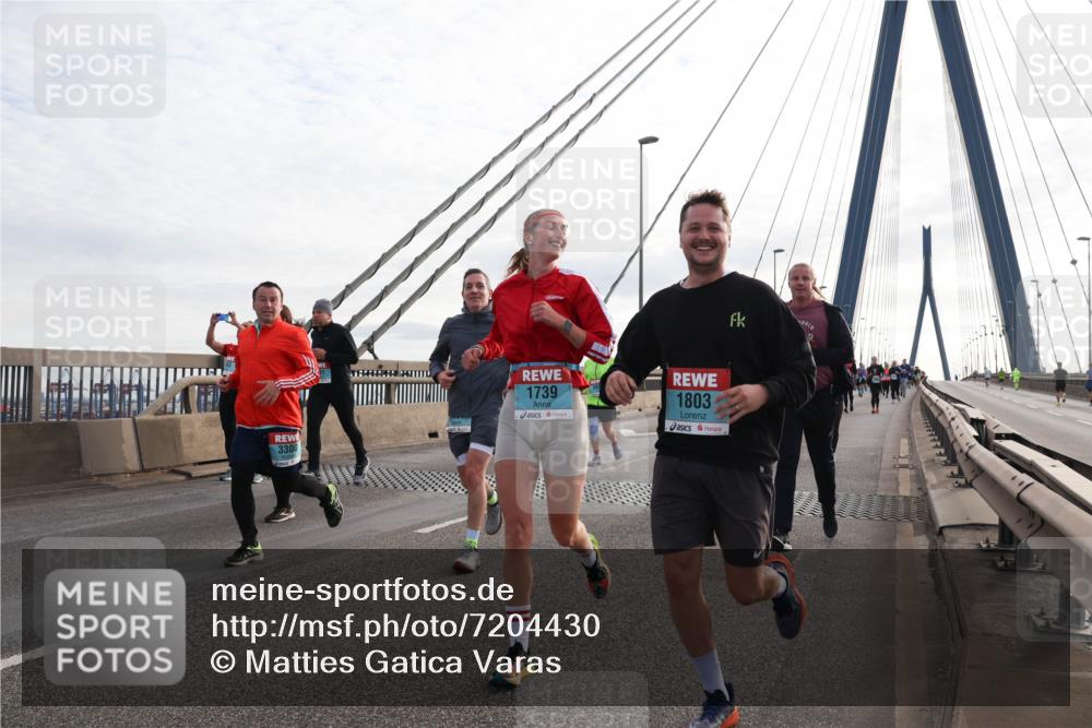 03.10.2024 - Köhlbrandbrückenlauf Matties Gatica Varas http://msf.ph/oto/7204430 03.10.2024 09:32:05 Position 2 3300, 1739, 1803 meine-sportfotos.de