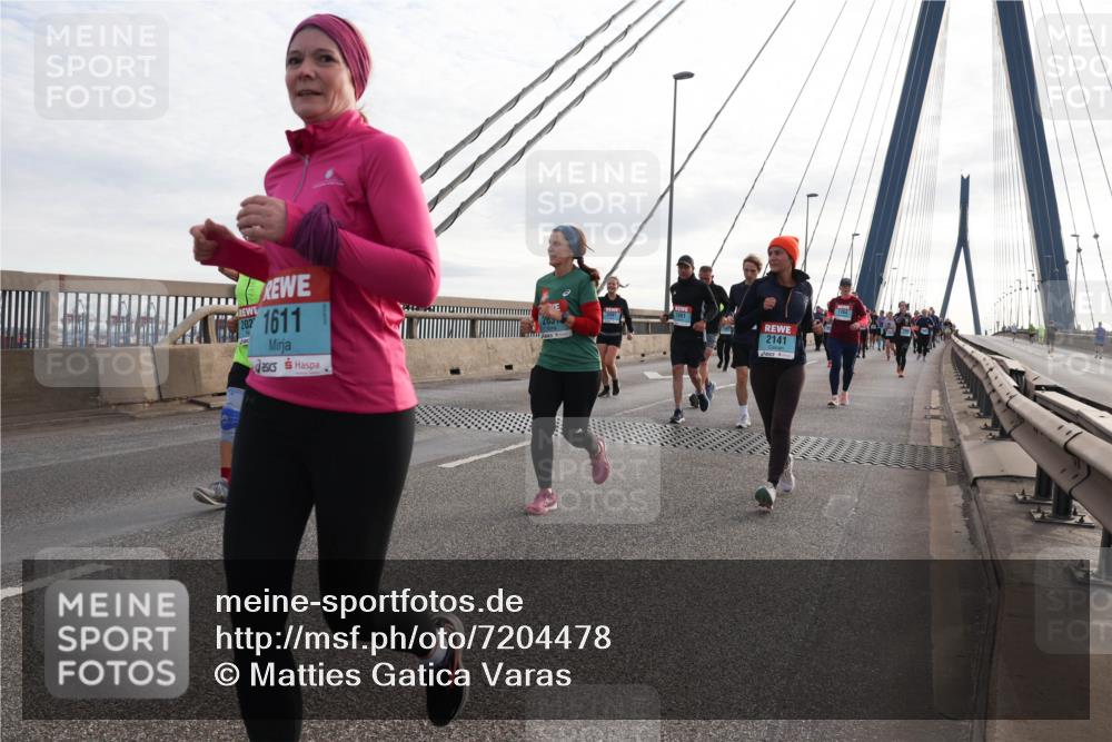 03.10.2024 - Köhlbrandbrückenlauf Matties Gatica Varas http://msf.ph/oto/7204478 03.10.2024 09:32:08 Position 2 1611, 2141 meine-sportfotos.de