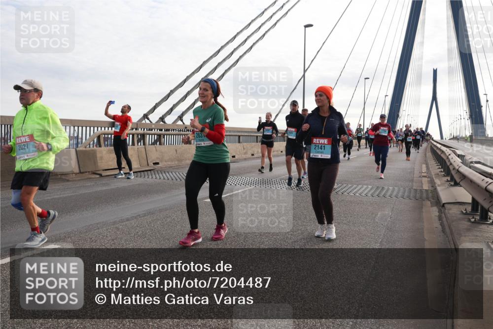 03.10.2024 - Köhlbrandbrückenlauf Matties Gatica Varas http://msf.ph/oto/7204487 03.10.2024 09:32:08 Position 2 2027, 263, 2141, 1764 meine-sportfotos.de