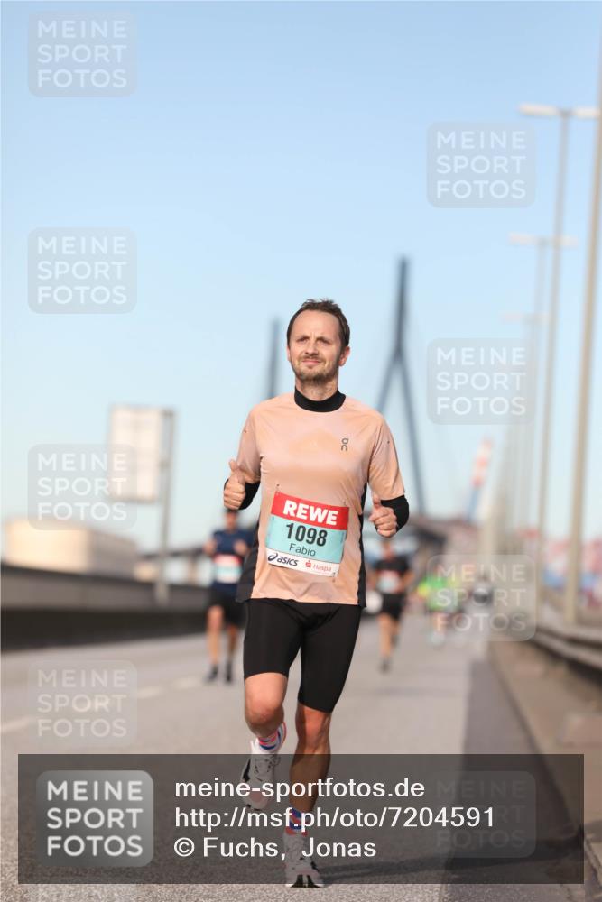 03.10.2024 - Köhlbrandbrückenlauf Fuchs,  Jonas http://msf.ph/oto/7204591 03.10.2024 09:40:58 Position 3 1098 meine-sportfotos.de